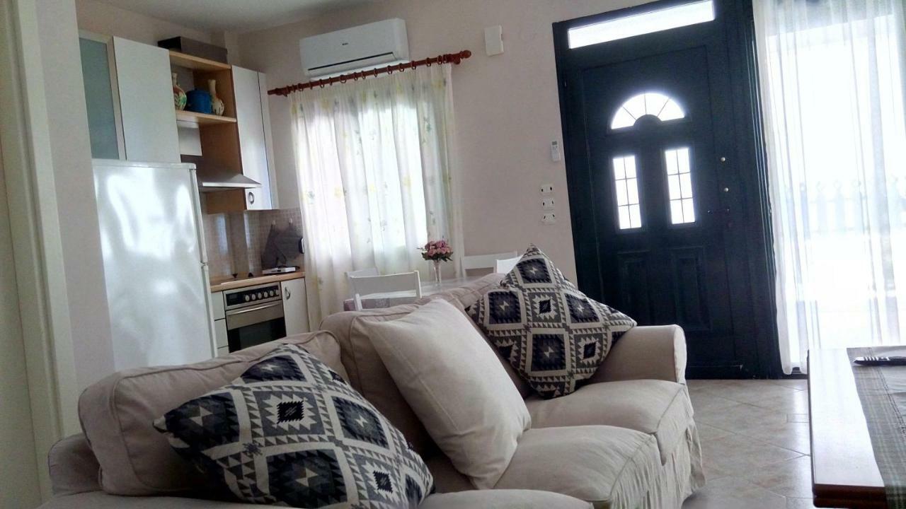 Maisonette No2 on coastal sidewalk Nikiti  Esterno foto